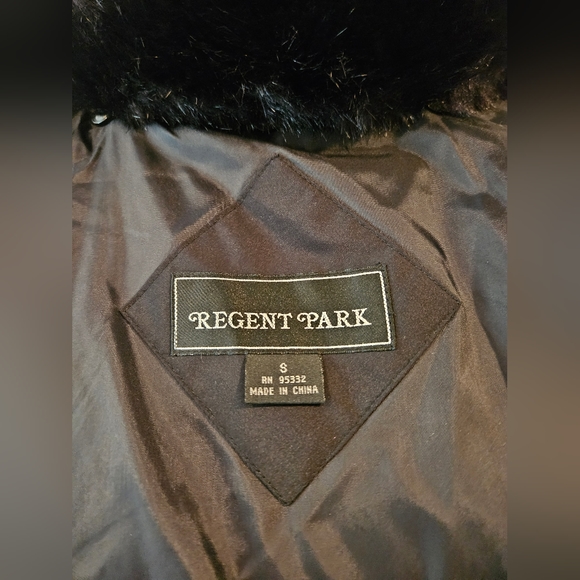 Regent Park embroidered jacket removable fur small - Picture 5 of 9